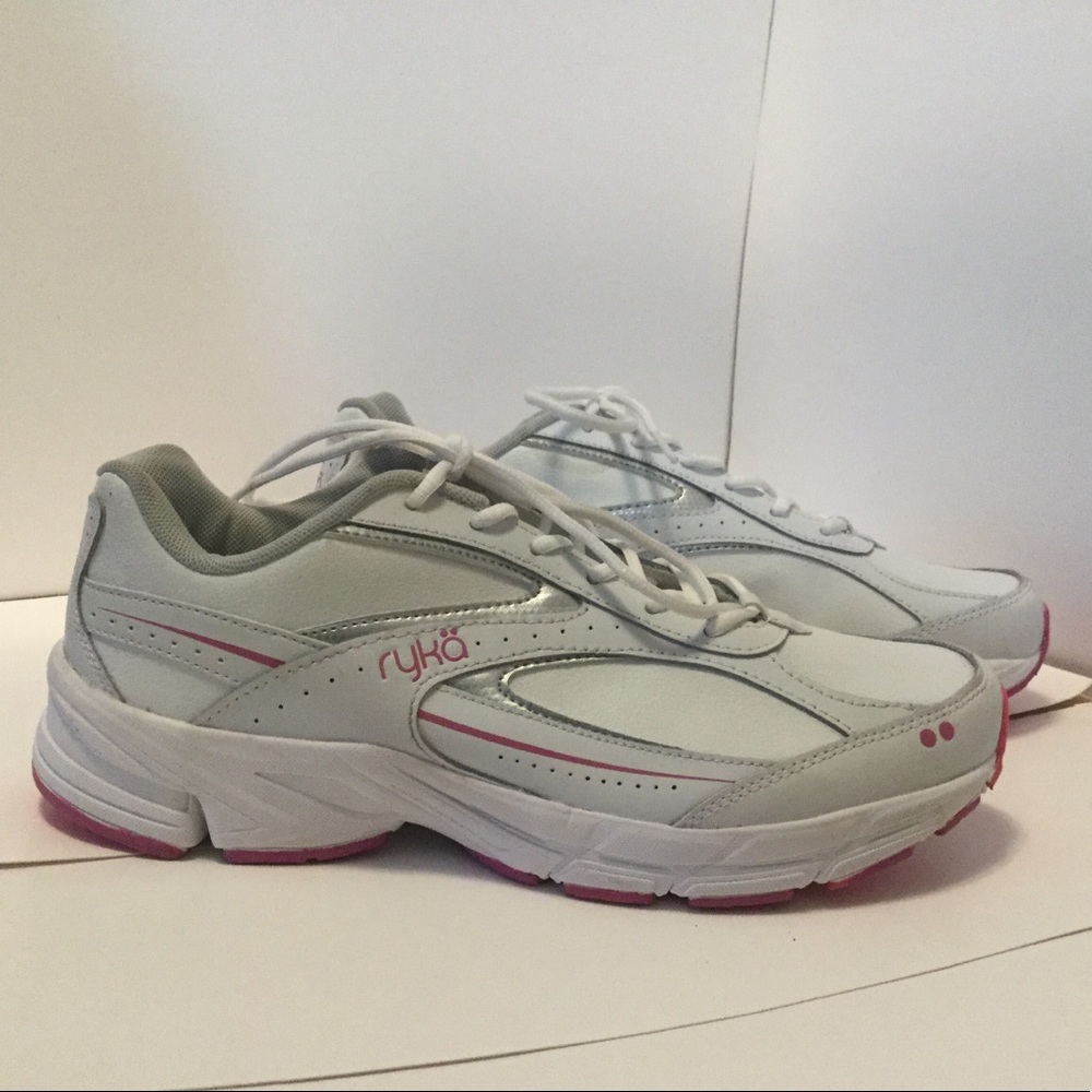 NWOT Women’s Ryan Comfort Walk Sneaker 9.5